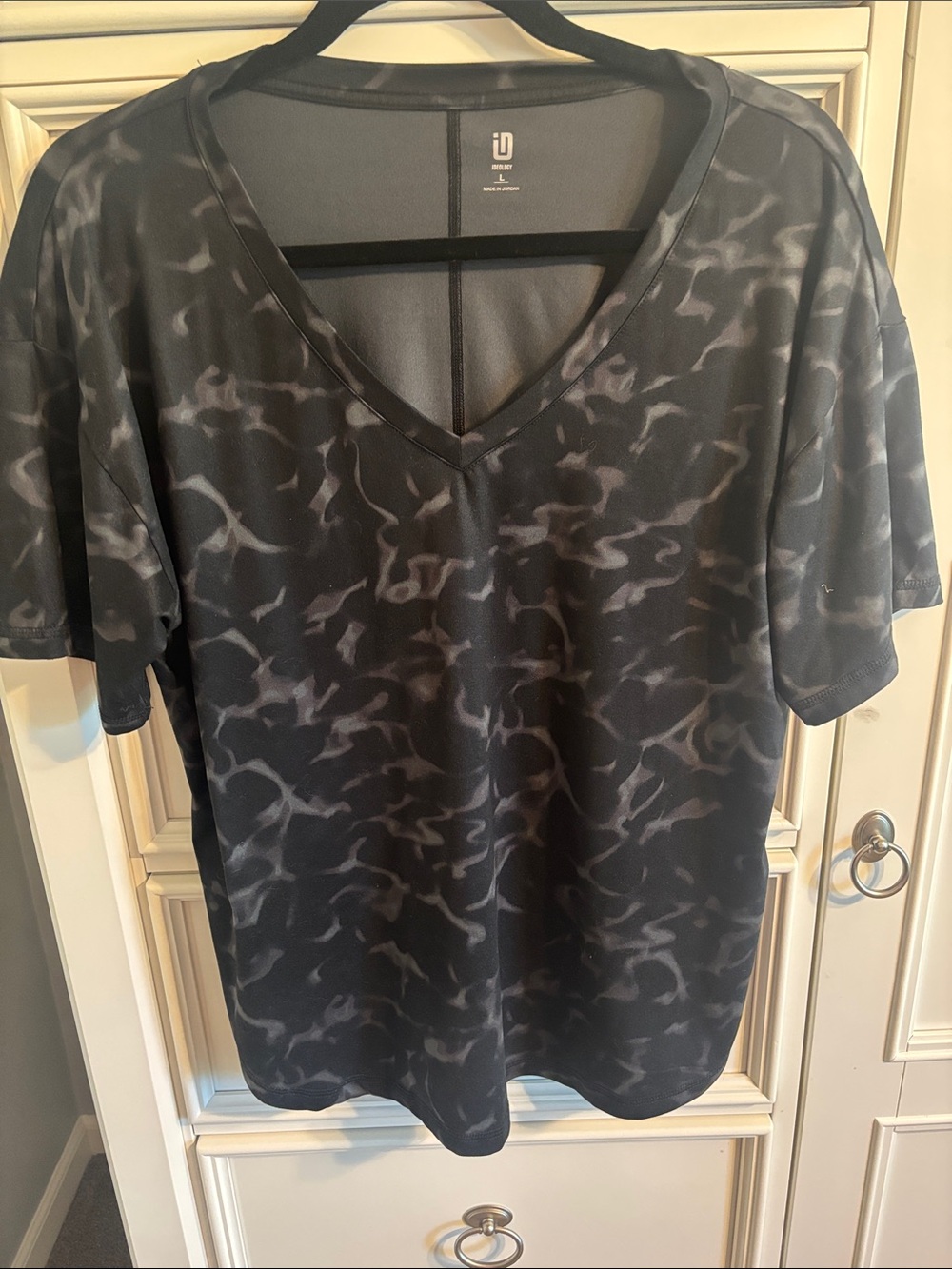 Athletic V-Neck Women’s Top - Black Gray Tie Dye Pattern